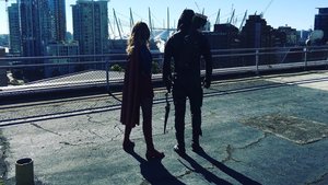 ARROW and SUPERGIRL Finally Meet in Teaser Photo for ARROW's 100th Episode