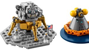 NASA And LEGO Collaborate For Bad Ass 3 Foot Saturn V Rocket Set